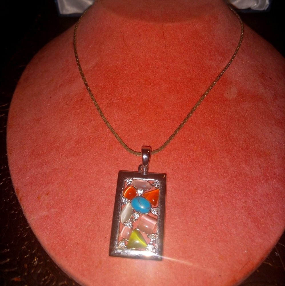 Beautiful Silver Gym Stone Necklace